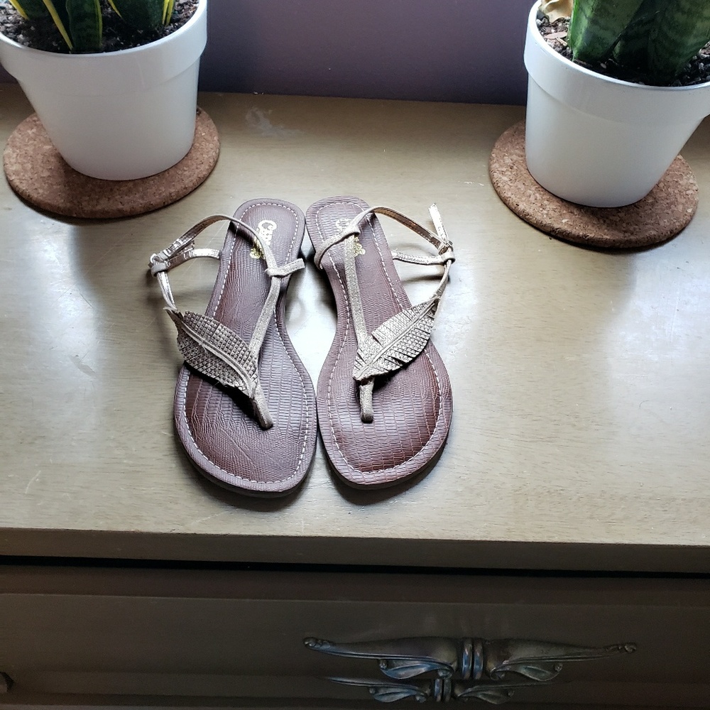 Sandals with gold accent